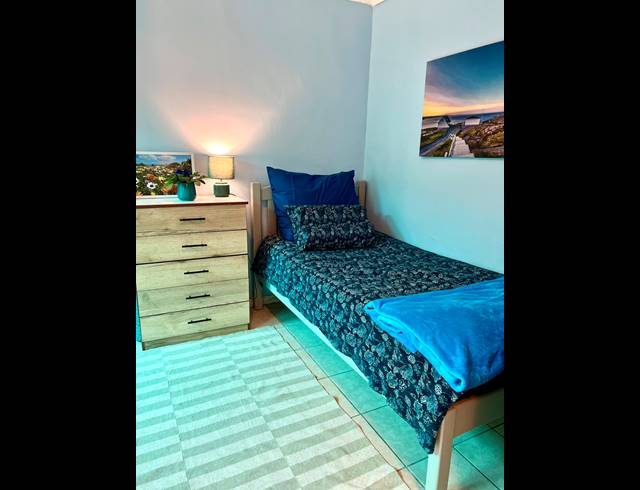1 bed property to rent in PINELANDS